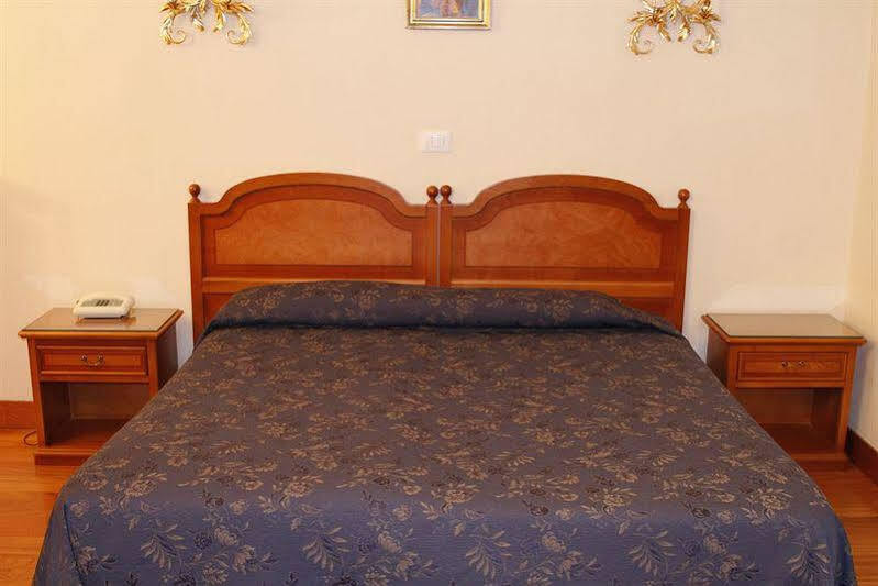 Leonardi Fiamma Rom